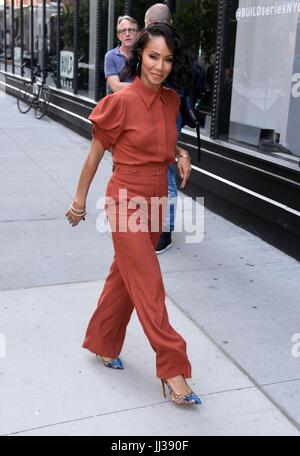 New York, NY, USA. 17th July, 2017. Jada Pinkett Smith, out promoting her new film GIRLS TRIP out and about for Celebrity Candids - MON, New York, NY July 17, 2017. Credit: Derek Storm/Everett Collection/Alamy Live News Stock Photo