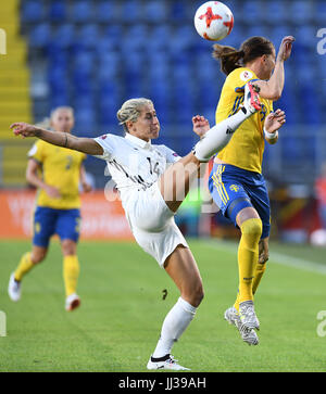 Germany'S Anna Blaesse (l) and Sweden's Lotta Schelin in action during the UEFA Women's EURO 2017 football match between Germany and Sweden at the Rat Verlegh Stadion in Breda, the Netherlands, 17 July 2017. Photo: Carmen Jaspersen/dpa Stock Photo