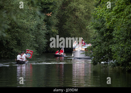 Windsor, UK. 17th July, 2017. The Swan Uppers approach Romney Lock at the end of the first day of the Swan Upping census. Swan Upping is an annual five-day ceremonial swan census requiring the gathering, marking and releasing of all cygnets, or mute swans, on the River Thames. It dates back more than 800 years, to when the Crown claimed ownership of all mute swans. The first day of the census takes place between Sunbury and Windsor. Credit: Mark Kerrison/Alamy Live News Stock Photo