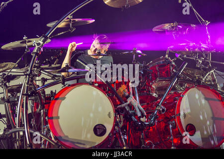 Bridgeview, Illinois, USA. 15th July, 2017. RAY LUZIER of Korn during Chicago Open Air Music Festival at Toyota Park in Bridgeview, Illinois Credit: Daniel DeSlover/ZUMA Wire/Alamy Live News Stock Photo