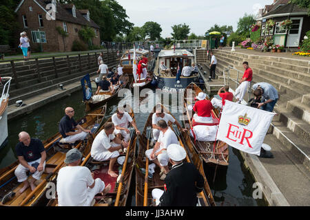 London, UK. 17th July, 2017. Swan Upping takes place on the River Thames near Windsor, Berkshire, UK. The annual event dates from medieval times, when The Crown claimed ownership of all mute swans which were considered an important food source for banquets and feasts. Today, the cygnets are weighed and measured to obtain estimates of growth rates and the birds are examined for any sign of injury, commonly caused by fishing hook and line. The cygnets are ringed with individual identification numbers by The Queen's Swan Warden, whose role is scientific and non-ceremonial. The Queen's Swa Stock Photo