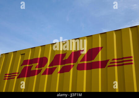 Berlin, Germany. 25th Mar, 2017. A DHL container in the central Berlin district of Mitte. Taken 25.03.2017. DHL is a US-American package and express letter delivery business founded 1969 in San Francisco by Adrian Dalsey, Larry Hillblom and Robert Lynn. Since 2002 it has belonged to the Deutsche Post DHL group, as DHL International GmbH (LLC). - NO WIRE SERVICE - Photo: Sascha Steinach/dpa-Zentralbild/dpa | usage worldwide/dpa/Alamy Live News Stock Photo
