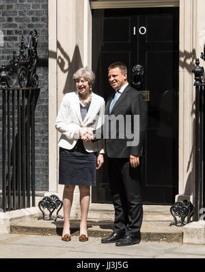 London, UK. 18th July, 2017. Prime Minister Theresa May greets Jüri Ratas Prime Minister of Estonia Credit: Ian Davidson/Alamy Live News Stock Photo