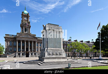 Hamilton Square, Birkenhead, Wirral, showing Birkenhead Town Hall, opened in 1887,and the First World War Memorial (Cenotaph). Stock Photo