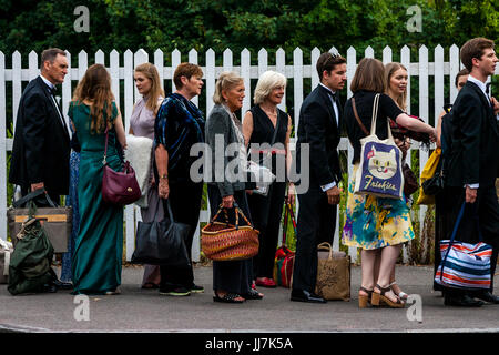 Opera fans with their picnic baskets arrive at Lewes railway station en route to Glyndebourne Opera House, Lewes, Sussex, UK Stock Photo