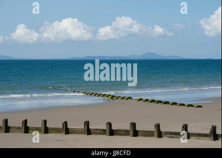 The view from the beach at Barmouth in Wales looking out over Cardigan Bay to the Llŷn Peninsula (Pen Llŷn) on the horizon Stock Photo