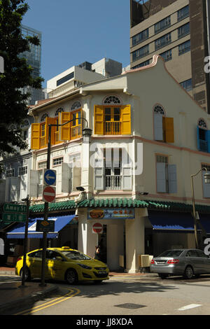 Traditional three-storey shophouse buildings on corner of Telok Ayer Street and Amoy Street, Singapore Stock Photo