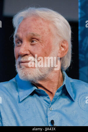 Nashville, TN, USA. 22nd Feb, 2015. 18 July 2017 - Nashville, Tennessee - Kenny Rogers. ''All in for the Gambler: Kenny Rogers Farewell Concert Celebration'' Announcement. The event taping will be held at Bridgestone Arena on October 25, 2017 and feature a star-studded line-up that will honor Kenny Rogers' historic 60-year career. The highlight will be the final performance by Kenny Rogers and Dolly Parton. Photo Credit: Dara-Michelle Farr/AdMedia Credit: Dara-Michelle Farr/AdMedia/ZUMA Wire/Alamy Live News Stock Photo