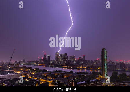 London, UK. 19th July, 2017. UK Weather: Lightning strikes Canary Wharf business park buildings © Guy Corbishley/Alamy Live News Stock Photo