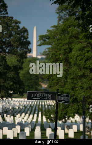 Tomb of the unknown Soldier in Arlington national cemetery in Arlington, VA Stock Photo