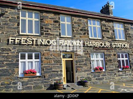 Ffestiniog railway harbour station, Porthmadog, Gwynedd, north west Wales, UK Stock Photo