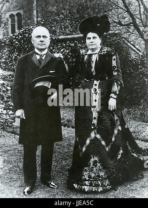 JOHN JAMES SAINSBURY (1844-1928) and his wife Mary Ann (1849-1927) founders of Sainsbury's supermarket chain Stock Photo