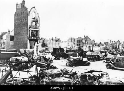 The Nazi propaganda image shows destroyed vehicles and residential buildings in French Dunkirk (Dunkerque) after the British pulled out and German Wehrmacht troops occupied the town. Published in July 1940. A Nazi state reporter has written on the reverse of the image on 31.07.1940: 'The 'glorious' retreat. The remains of destroyed vehicles of the beaten expedition forces lie in the streets.' Fotoarchiv für Zeitgeschichte - NO WIRE SERVICE - | usage worldwide Stock Photo