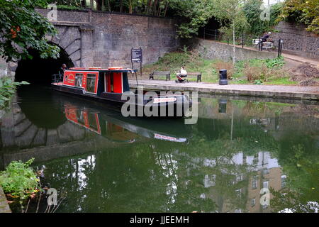 Lifestyle changes made by living in house boats on the Regents Canal near the Islington Tunnel, a hidden and very quiet part of London Stock Photo