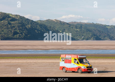 Ice cream,van,on,Dyfi,Estuary,Ynyslas,Beach,next,to,Borth,north,of,Aberystwyth,Ceredigion,Mid Wales,Wales,Welsh,U.K.,UK,GB,Europe, Stock Photo