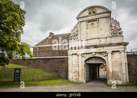 The gatehouse and entrance to Tilbury Fort, Tilbury, Essex, England, UK Stock Photo