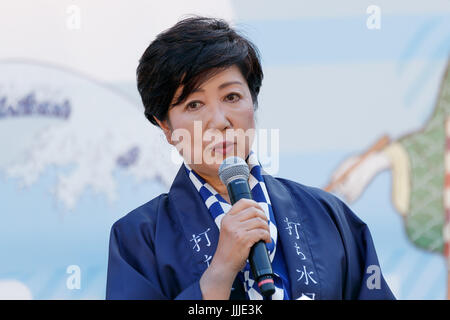 Tokyo, Japan. 20th July, 2017. Tokyo Governor Yuriko Koike speaks during the Uchimizu-Biyori event outside the Tokyo Metropolitan Building on July 20, 2017, Tokyo, Japan. Uchimizu is a Japanese summer tradition of wetting down the streets by sprinkling water to keep down dust and cool pavements to reduce the temperature. Credit: Rodrigo Reyes Marin/AFLO/Alamy Live News Stock Photo