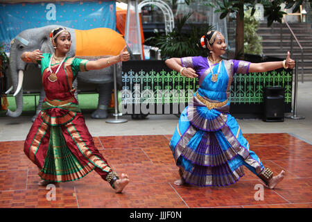 London, UK. 20th Jul, 2017. Devonshire Square in the city is the location for this festival that marks the UK-India Year of Culture with a journey through Indian dance styles, including Indian classical, folk and Bollywood dances that will take place every Thursday from 6 July to 17 August between 12:30 pm and 1:30 pm. Credit: Paul Quezada-Neiman/Alamy Live News Stock Photo