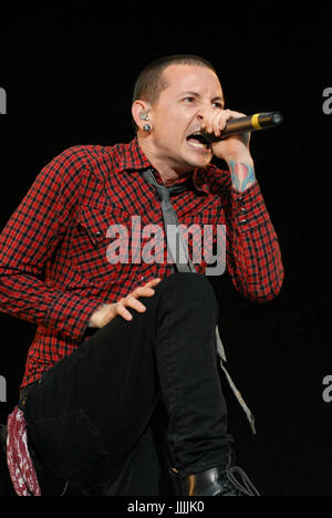 FILE PICS: 20th July, 2017. Donington Park, Derbyshire UK. 9th Jun, 2007. Chester Bennington, the lead singer of Linkin Park has passed away at the age of 41 today 20th July 2017 - Chester Bennington of Linkin Park photographed during their performance at Download Festival 2007 - day two 9th June 2007 at Donington Park, Derbyshire Credit: Ben Rector/Alamy Live News Stock Photo