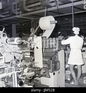 1970s, Workers at the Peek Frean's manufacturing company in Bermondsey, South London, England, producing Mrs Peek's precooked Christmas puddings, made famous during WW1. Stock Photo