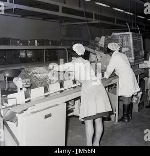 1970s, Workers at the Peek Frean's manufacturing company in Bermondsey, South London, England, producing Mrs Peek's precooked Christmas puddings, made famous during WW1. Stock Photo