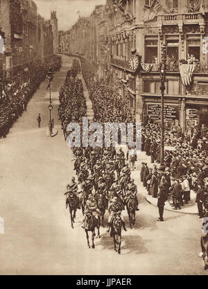 Australian cavalry, marching down Fleet Street, Anzac Day, London, 25 April 1919 Stock Photo