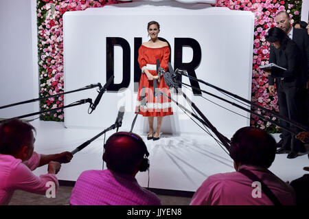 Tokyo, Japan. 19th July, 2017. Natalie Portman attends the Dior For Love photocall at Warehouse Terrada on July 19, 2017 in Tokyo, Japan. | Verwendung weltweit/picture alliance Credit: dpa/Alamy Live News Stock Photo