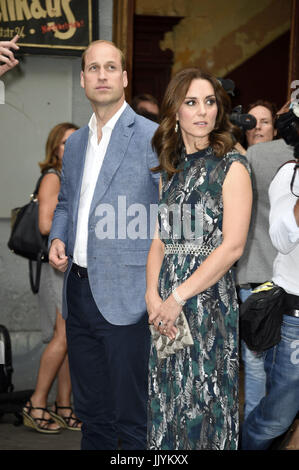 Berlin, Germany. 20th July, 2017. Catherine, Duchess of Cambridge and Prince William, Duke of Cambridge arrive for a reception with creatives at 'Claerchens Ballhaus' the last original dancehall in Berlin on the second day of their visit to Germany on July 20, 2017 in Berlin, Germany. | Verwendung weltweit Credit: dpa/Alamy Live News Stock Photo