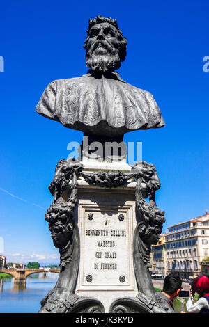 Benvenuto Cellini's statue on the Ponte Vecchio, Florence, Italy Stock Photo