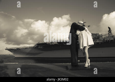 USA, California, San Diego, sculpture Unconditional Surrender by J. Seward Johnson alongside USS Midway aircraft carrier, San Diego waterfront Stock Photo