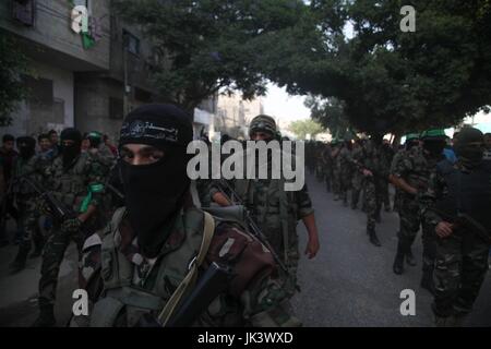 Gaza, Palestine. 21st July, 2017. Ezzedine al-Qassam Brigades, the armed wing of the Palestinian Hamas movement, march in the streets in the Jabalia refugee camp North Gaza Strip city In support of Al-Aqsa Mosque and Jerusalem.on July 20, 2017. Credit: Ramez Habboub/Pacific Press/Alamy Live News Stock Photo