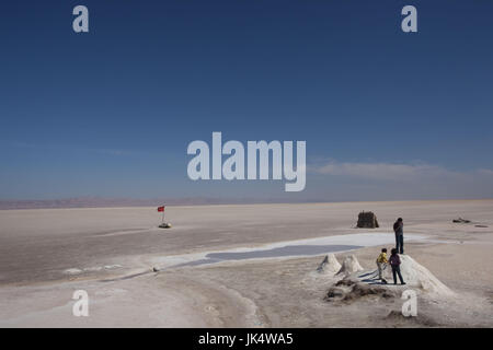 Tunisia, The Jerid Area, Tozeur, salt lake at Chott el Jerid Stock Photo