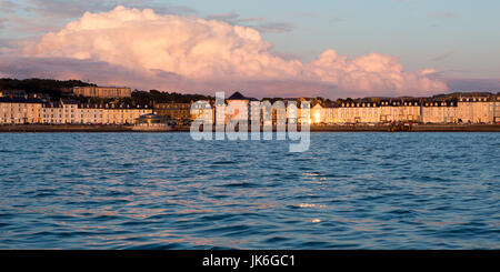 Aberystwyth, Ceredigion, Wales, UK 22nd July 2017. UK Weather: Lovely sunset to end the day at Aberystwyth, as the reflections of the sun glisten of the seaside properties and across the water of Cardigan Bay on the west coast. © Ian Jones/Alamy Live News. Stock Photo