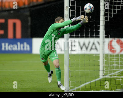 Washington, DC, USA. 22nd July, 2017. 20170722 - Houston Dynamo goalkeeper TYLER DERIC (1) deflects a D.C. United shot in the first half at RFK Stadium in Washington. Credit: Chuck Myers/ZUMA Wire/Alamy Live News Stock Photo