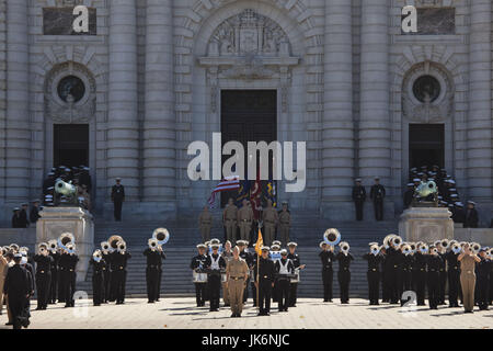 USA, Maryland, Annapolis, US Naval Academy, Navy cadets at noon formation at Tecumseh Court (NR) Stock Photo