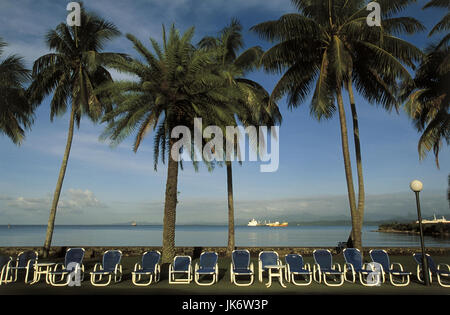Fidschi Inseln, Viti Levu, Suva, Hotelstrand, Blick, Meer Südsee, Insel, Strand, Liegewiese, Liegestühle, Tourismus, Fremdenverkehr, Traumurlaub, Badeurlaub, Sommerurlaub, Hafenbecken, Schiffe, Hintergrund