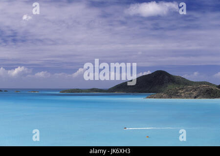 Karibik, Kleine Antillen, Antigua,  Jolly Harbour, Jolly Beach Waters  Mittelamerika, Westindische Inseln, British Leeward Islands, Antilleninsel, Antigua und Barbuda, Karibisches Meer, Atlantik, Atlantischer Ozean, blau, Aussicht, Ausblick, Inseln, Himmel, Horizont, Jetski, Wassersport Stock Photo