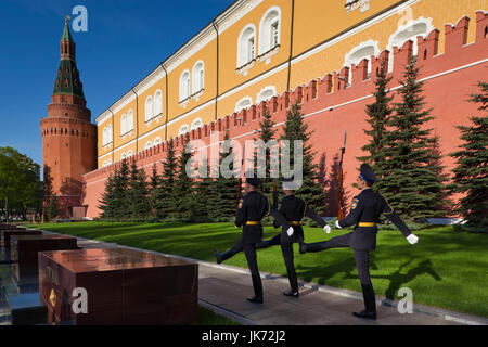 Russia, Moscow Oblast, Moscow, Kremlin, Alexandrovsky Garden and Tomb of the Unknown Soldier Stock Photo