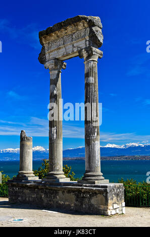 Roman Corinthian column from Noviodunum, Nyon, Vaud, Switzerland Stock Photo