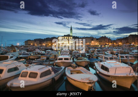 Kroatien, Istrien, Rovinj, Stadtansicht, Hafen, Boote, Beleuchtung, Abend, Stock Photo