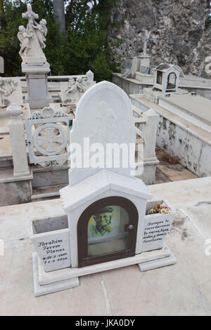 Cuba, Havana, Vedado, Necropolis Cristobal Colon cemetery, grave of Ibrahim Ferrer, one time popular singer of the Buena Vista Social Club Stock Photo