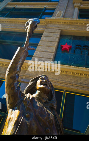 USA, Minnesota, Minneapolis, statue of actress Mary Tyler Moore, Nicollet Avenue Mall Stock Photo