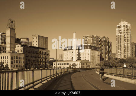 USA, Minnesota, Minneapolis, Stone Arch Bridge, morning Stock Photo