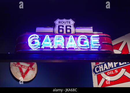 USA, Oklahoma, Clinton, Route 66 Museum, neon garage sign Stock Photo