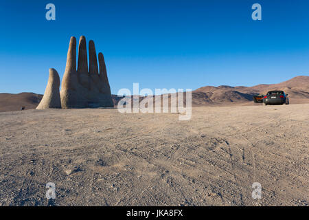 Chile, Antofagasta-area, Mano del Desierto sculpture by Mario Irarrazaval, 1992 Stock Photo
