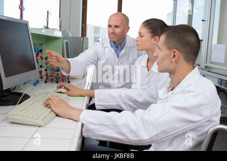 high school students conducting science experiment Stock Photo