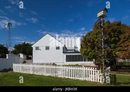 USA, Pennsylvania, Pennsylvania Dutch Country, Lancaster, Amish Farm and House Museum, Amish barn Stock Photo