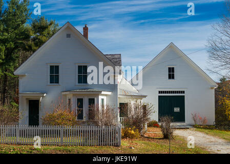 USA, New Hampshire, Derry, farm and former residence of poet Robert Frost, fall Stock Photo