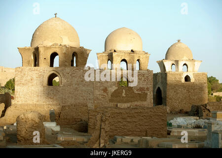 Aegypten, Assuan, Fatimidischer Friedhof, dessen älteste Grabbauten aus dem 10. Jahrhundert stammen Stock Photo