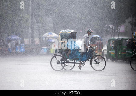 Dhaka, Dhaka, Bangladesh. 23rd July, 2017. July 23, 2017 Dhaka, Bangladesh ''“ Rickshaw puller carrying passenger when heavy rainfall maid in the Dhaka city. Credit: K M Asad/ZUMA Wire/Alamy Live News Stock Photo